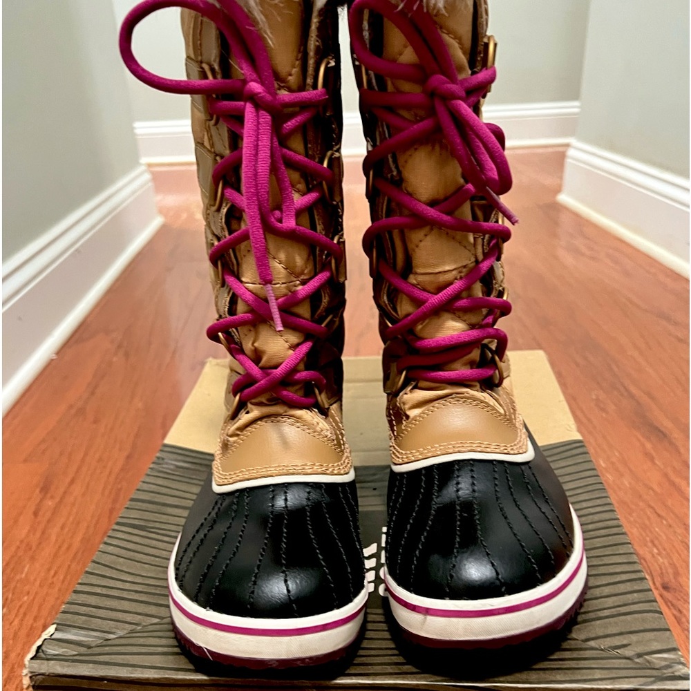 Sorel Tofino Cate Curry Red Plum Womens Size 8. Waterproof